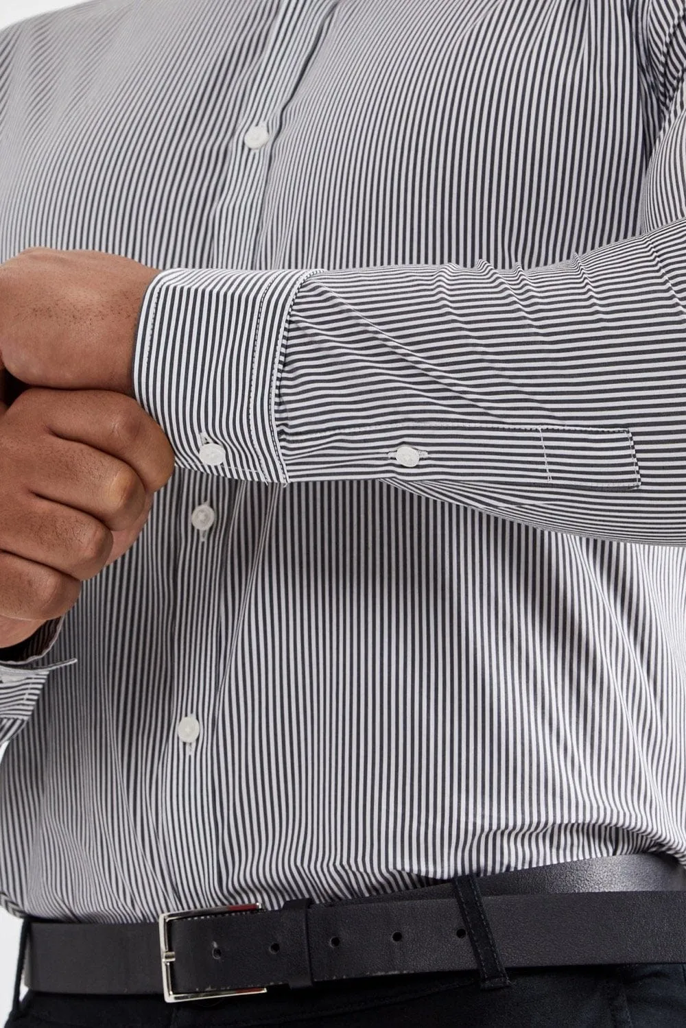 Essential Business Shirt in Striped Black